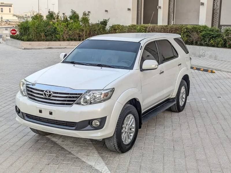 2013 Toyota Fortuner SR5 thumbnail 2