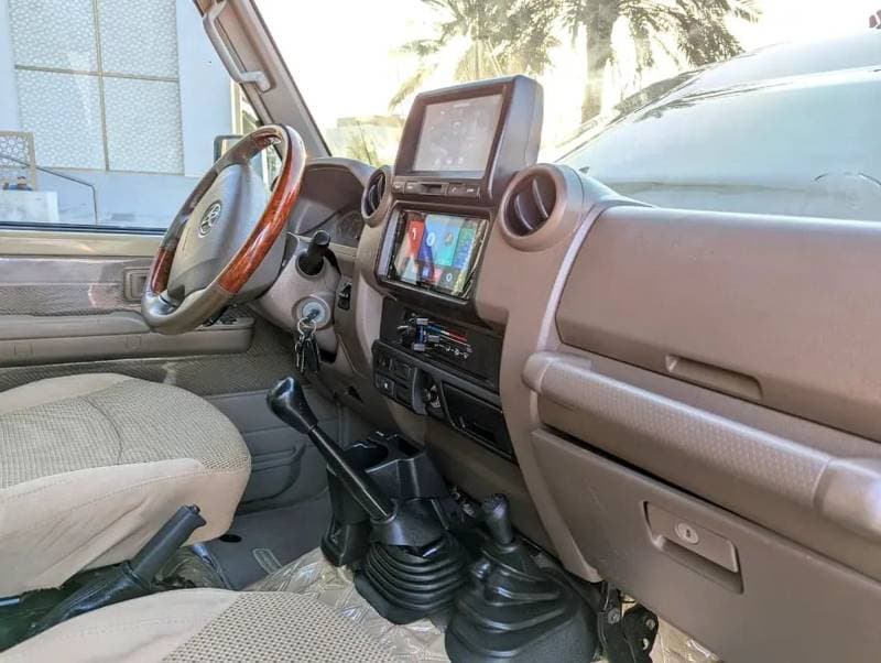 2016 Toyota Land Cruiser 70 LC79 GXR thumbnail 6