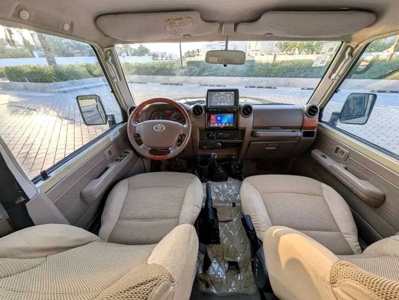 2016 Toyota Land Cruiser 70 LC79 GXR thumbnail 3