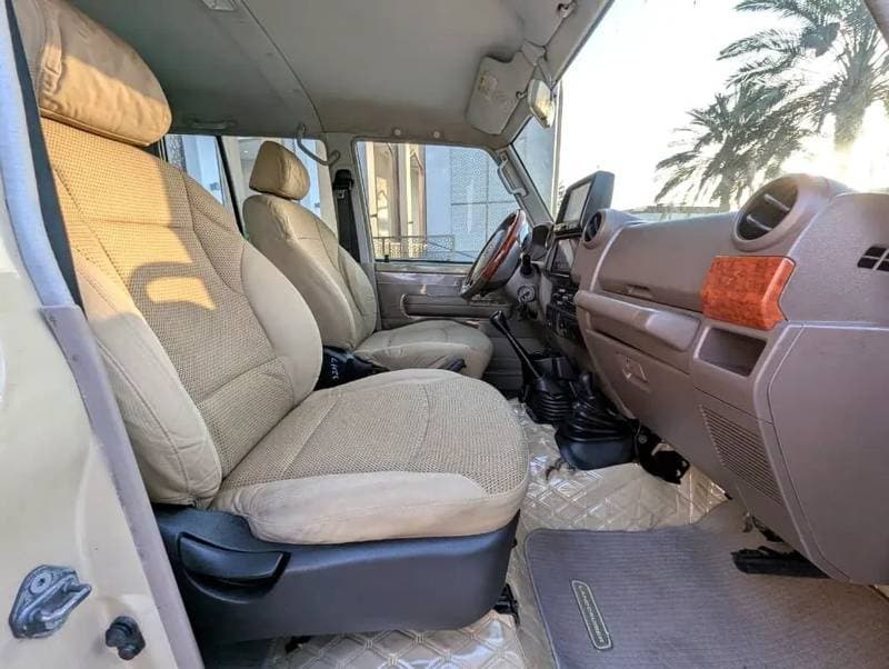 2016 Toyota Land Cruiser 70 LC79 GXR thumbnail 4