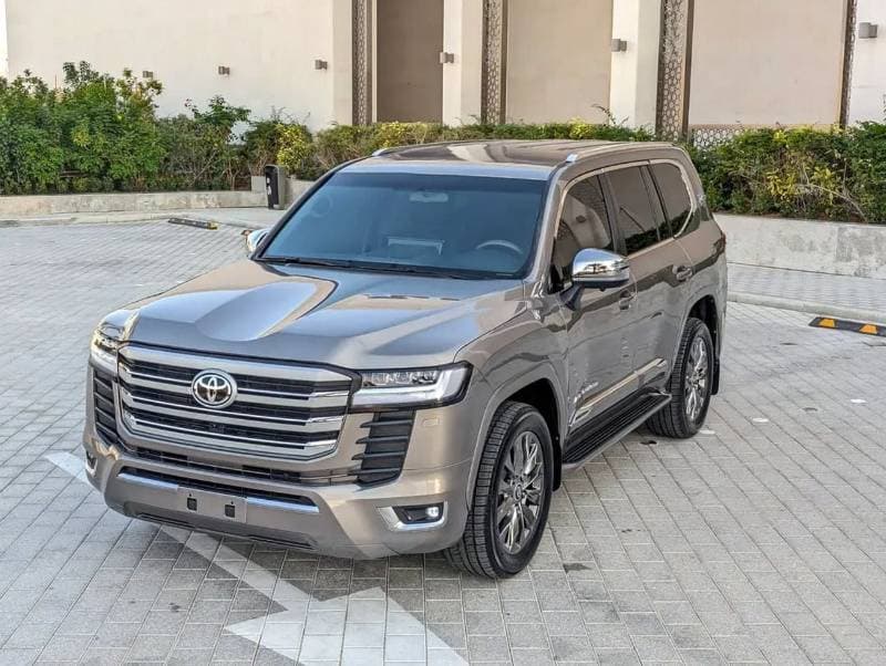 2013 Toyota Land Cruiser GXR thumbnail 2