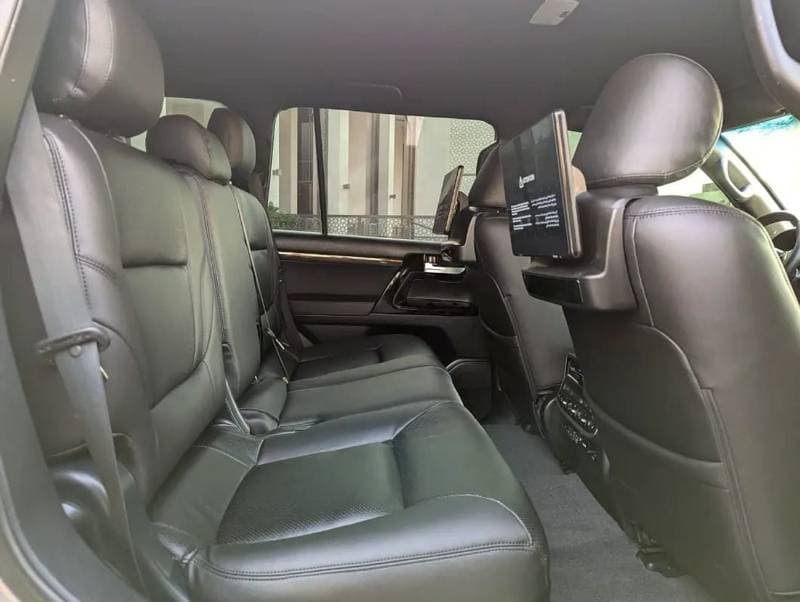 2013 Toyota Land Cruiser GXR thumbnail 5