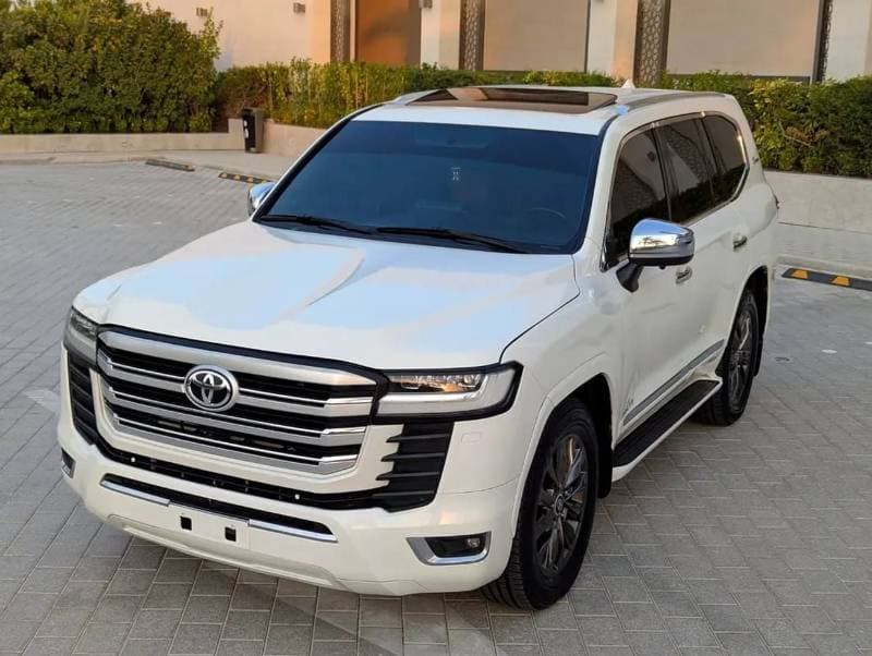 2011 Toyota Land Cruiser VXR thumbnail 2