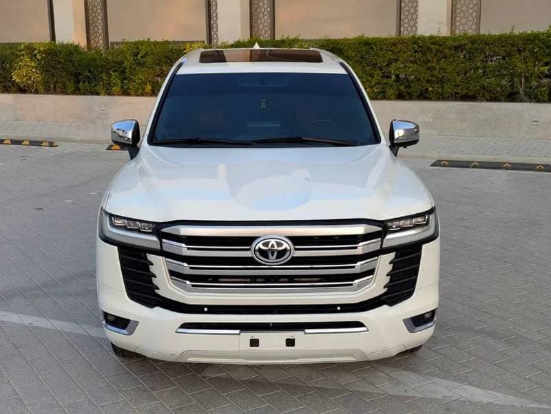 2011 Toyota Land Cruiser VXR thumbnail 3