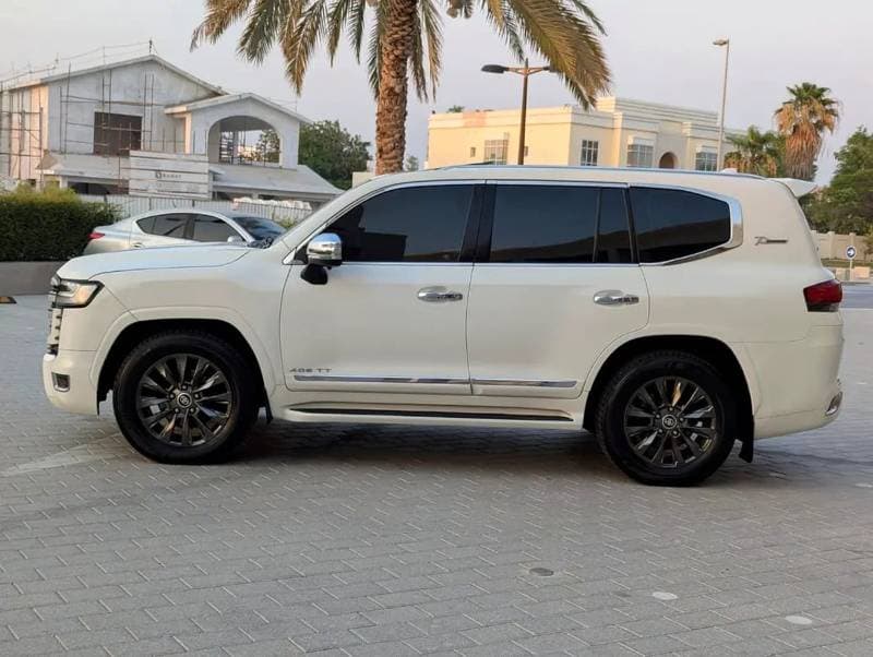 2011 Toyota Land Cruiser VXR thumbnail 4