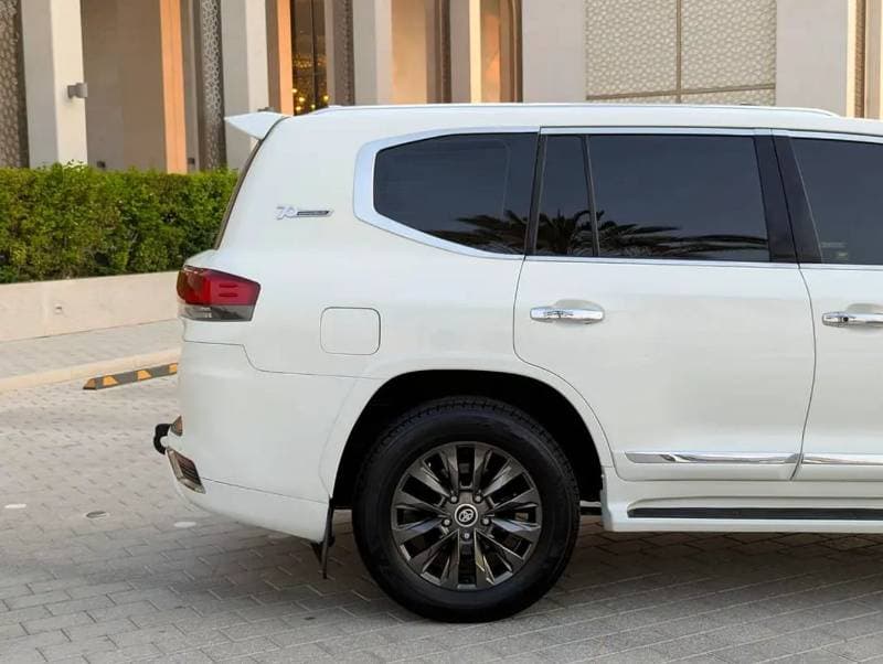2011 Toyota Land Cruiser VXR thumbnail 7