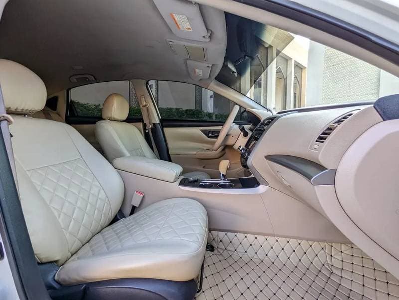 2016 Nissan Altima SV thumbnail 6
