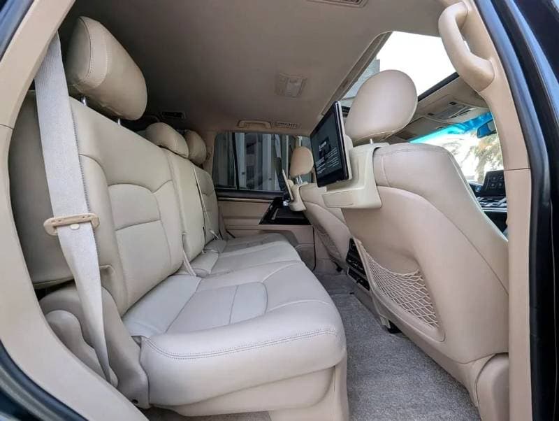 2015 Toyota Land Cruiser GXR thumbnail 2