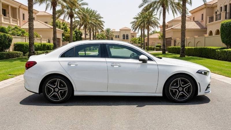2023 Mercedes Benz A200 PREMIUM thumbnail 3