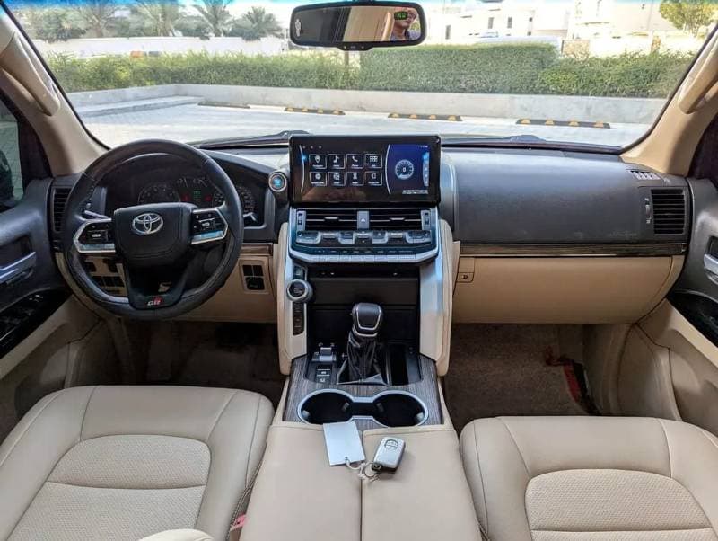 2015 Toyota Land Cruiser GXR thumbnail 6