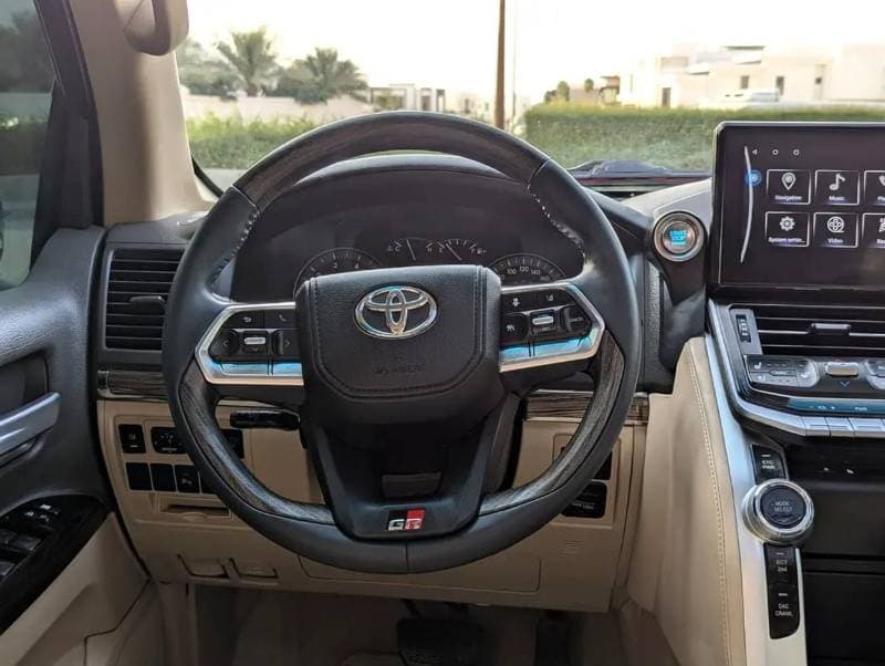 2015 Toyota Land Cruiser GXR thumbnail 7