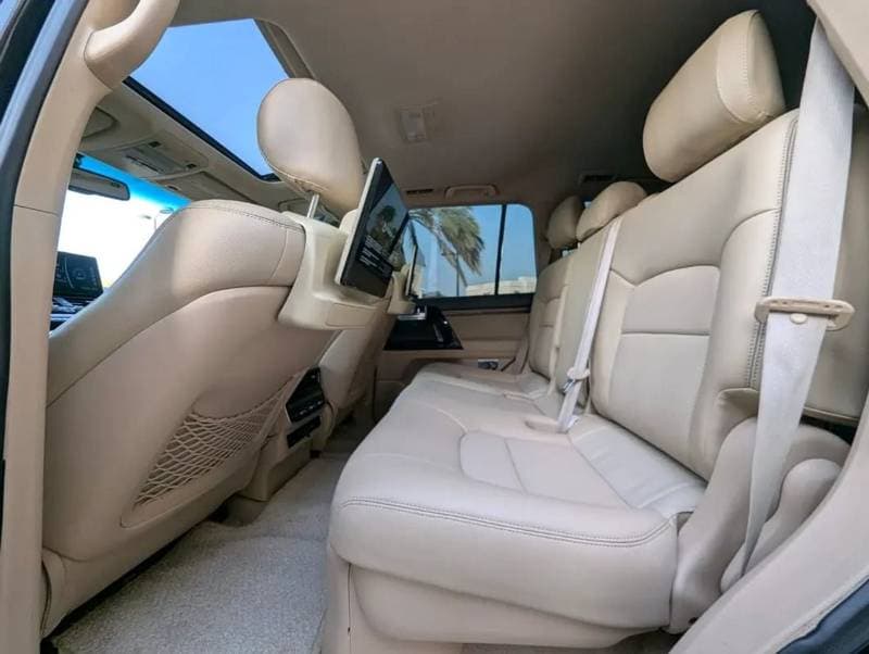 2015 Toyota Land Cruiser GXR thumbnail 8