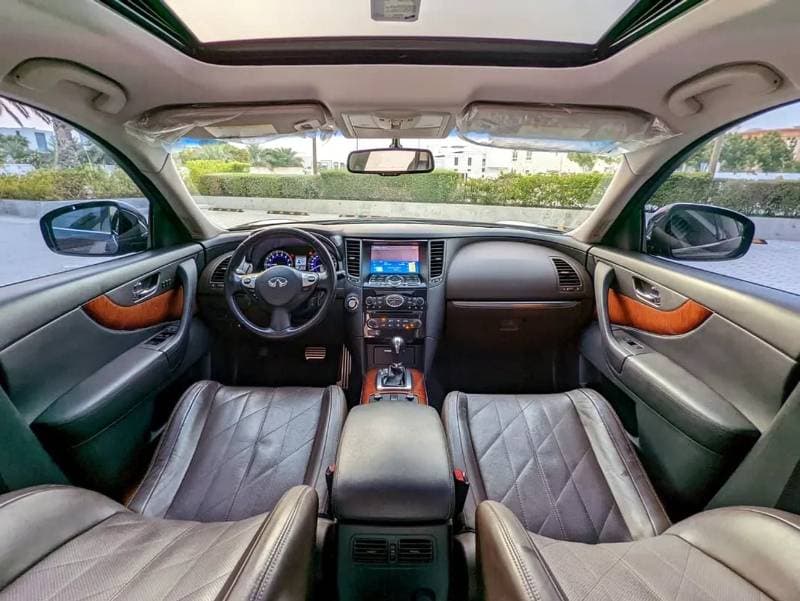 2017 Infiniti QX70 LUXURY thumbnail 3