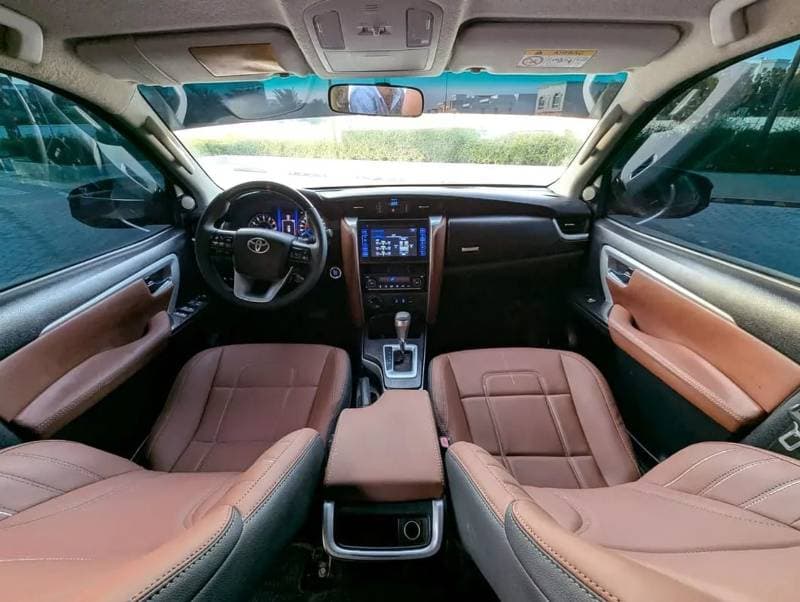 2017 Toyota Fortuner GXR thumbnail 3