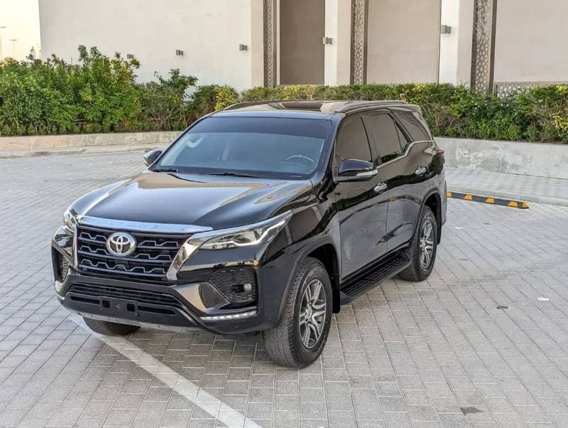 2017 Toyota Fortuner GXR thumbnail 2