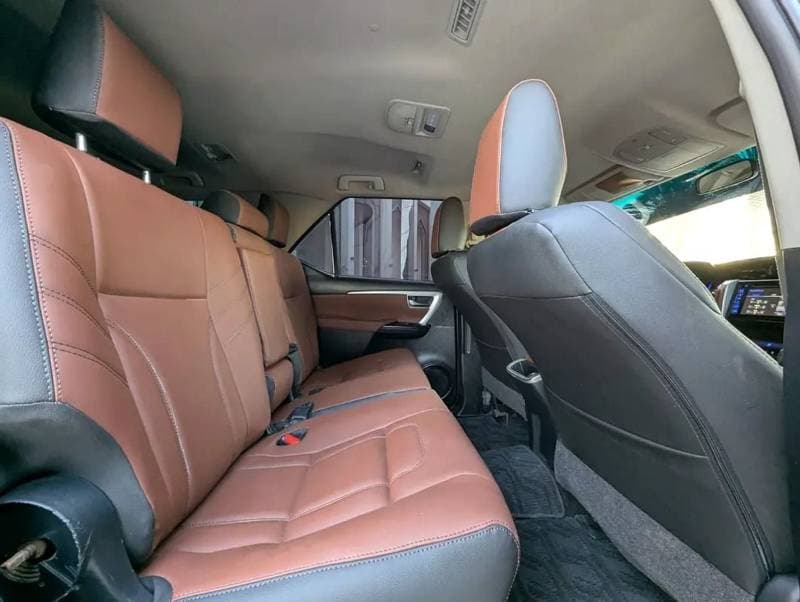 2017 Toyota Fortuner GXR thumbnail 4