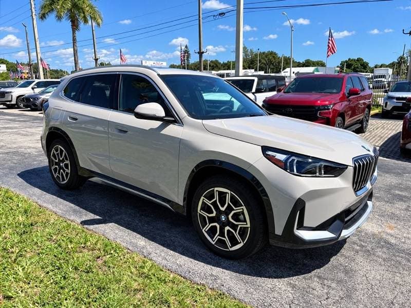 2026 BMW X1 xDrive 28i thumbnail 3