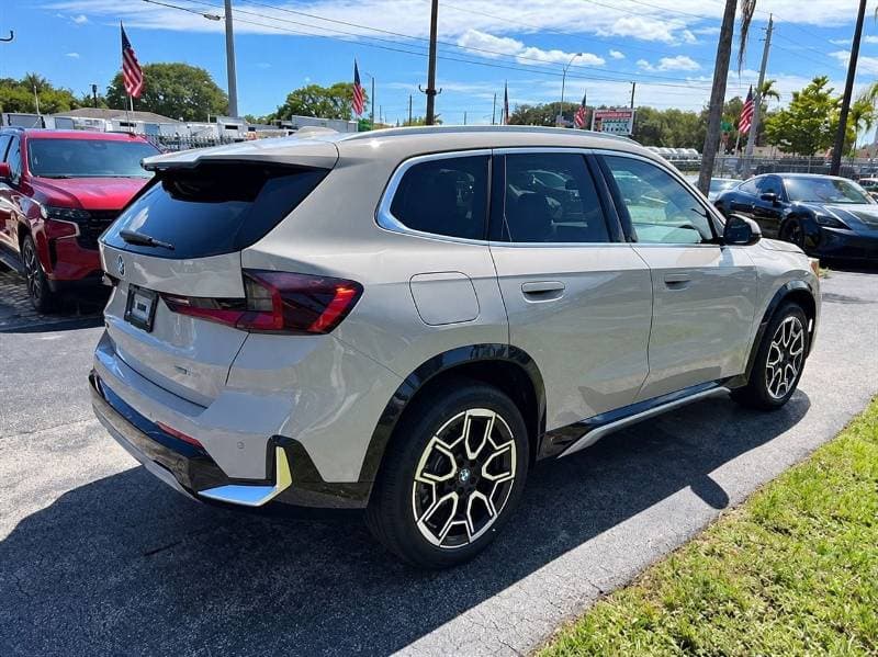 2026 BMW X1 xDrive 28i thumbnail 4