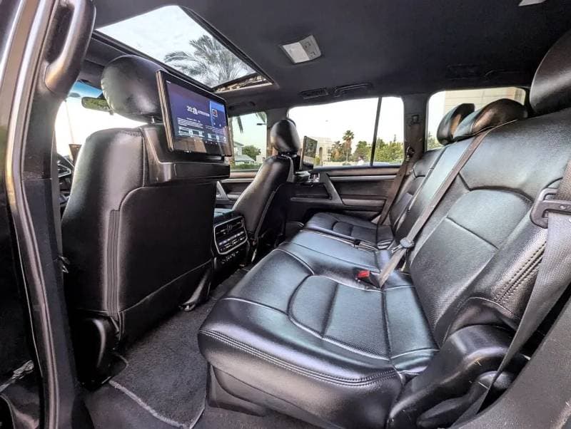 2017 Toyota Land Cruiser GXR thumbnail 6