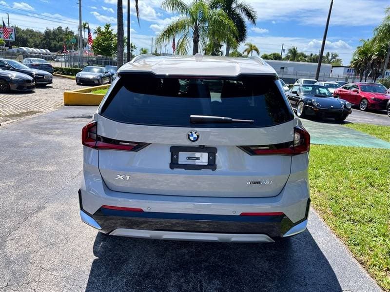 2026 BMW X1 xDrive 28i thumbnail 5