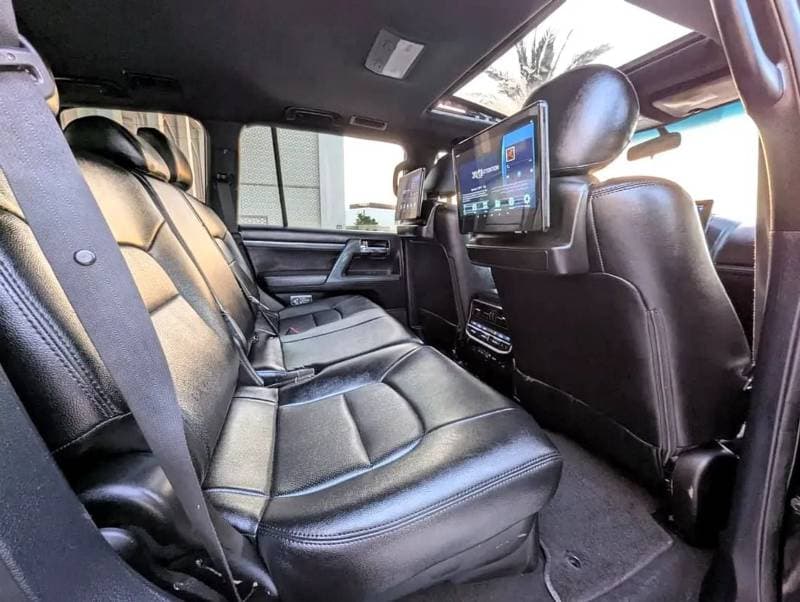 2017 Toyota Land Cruiser GXR thumbnail 5