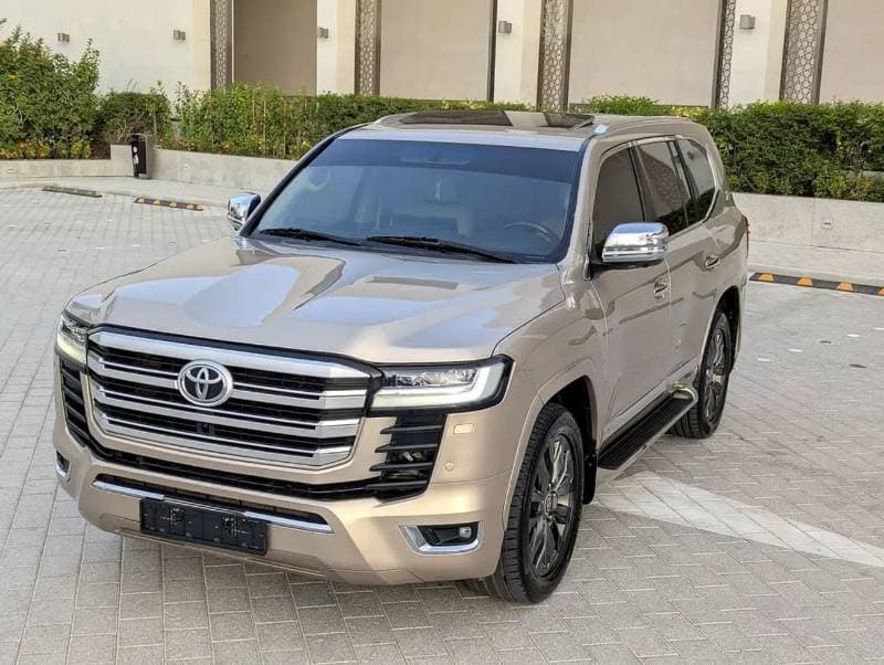 2011 Toyota Land Cruiser GXR thumbnail 2