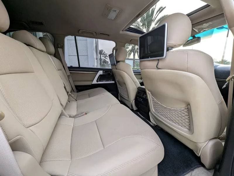 2011 Toyota Land Cruiser GXR thumbnail 8