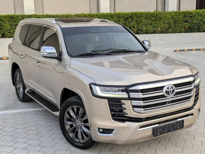 2011 Toyota Land Cruiser GXR thumbnail 3