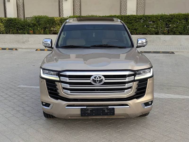 2011 Toyota Land Cruiser GXR thumbnail 5