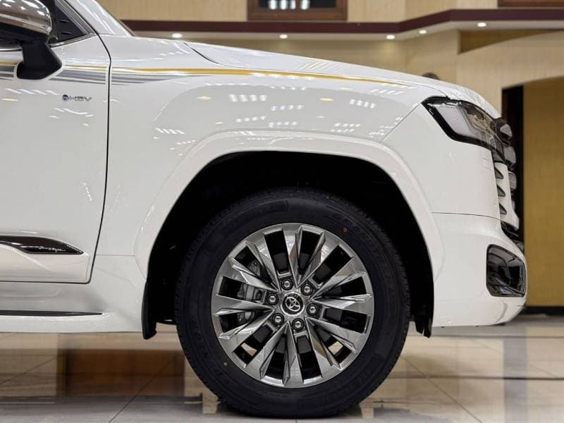 2026 Toyota Land Cruiser VXR thumbnail 5