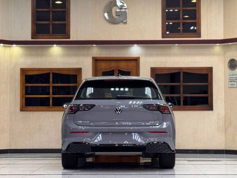 2025 Volkswagen Golf R thumbnail 8