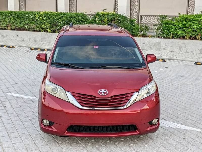 2015 Toyota Sienna LE thumbnail 6