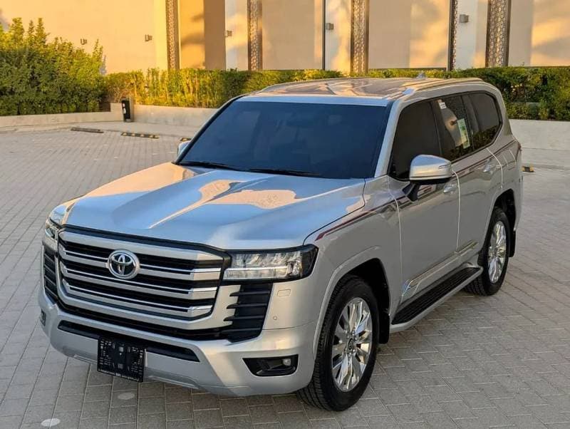 2024 Toyota Land Cruiser GXR thumbnail 2