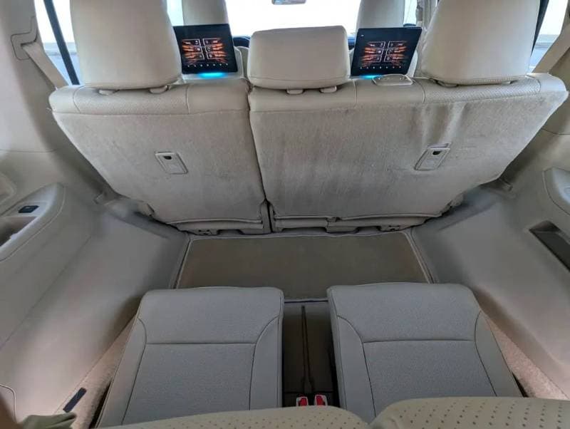 2024 Toyota Land Cruiser GXR thumbnail 8