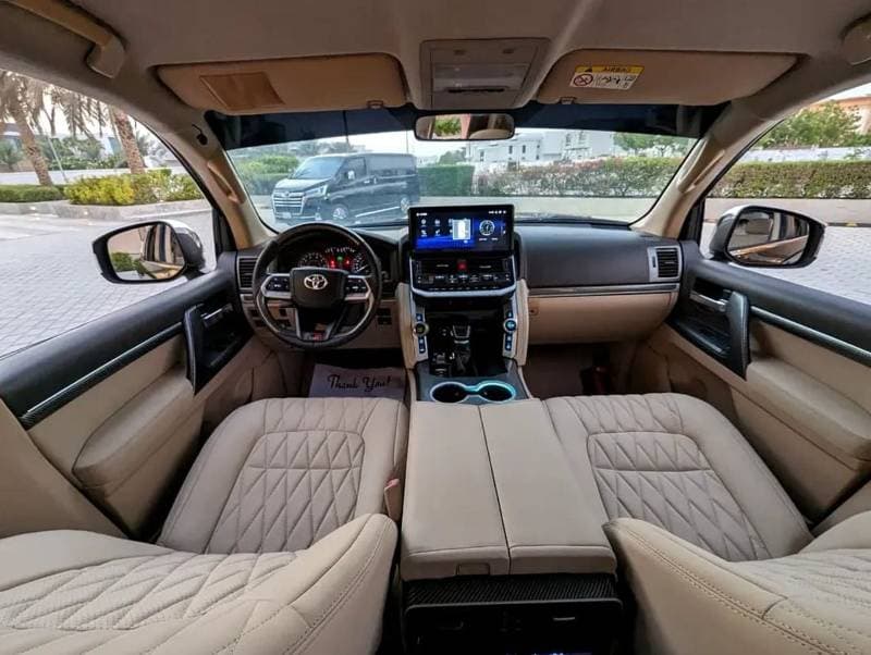 2014 Toyota Land Cruiser GXR thumbnail 3
