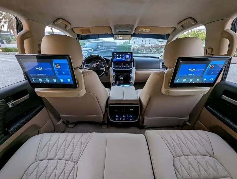 2014 Toyota Land Cruiser GXR thumbnail 4