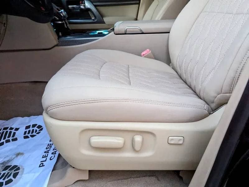 2014 Toyota Land Cruiser GXR thumbnail 7