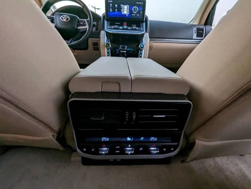 2014 Toyota Land Cruiser GXR thumbnail 5
