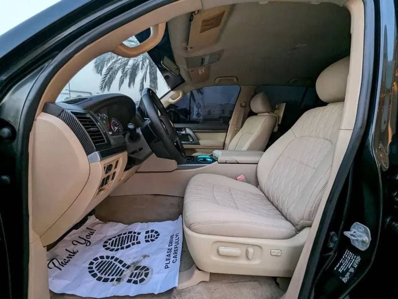 2014 Toyota Land Cruiser GXR thumbnail 6