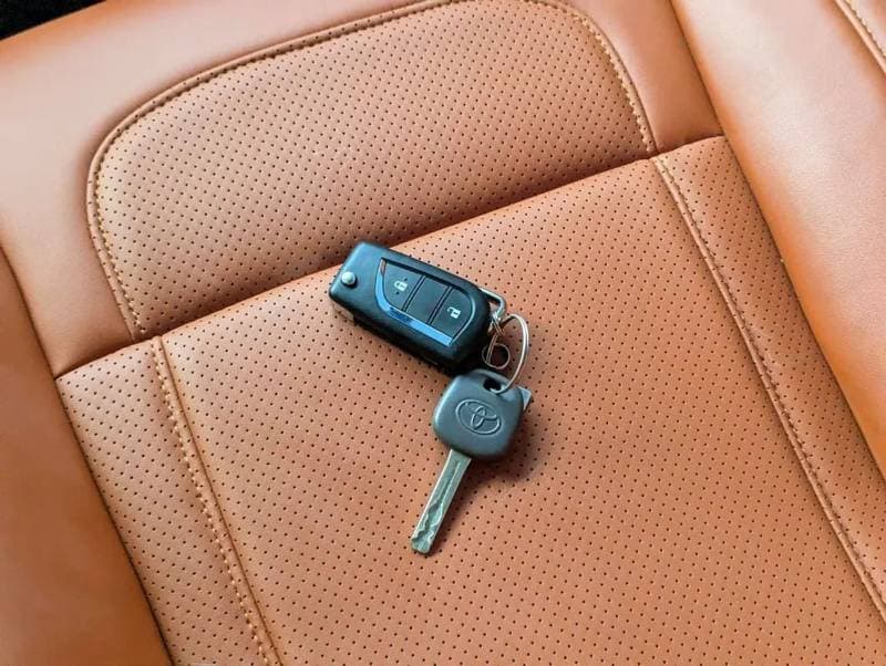 2017 Toyota Fortuner EXR thumbnail 4