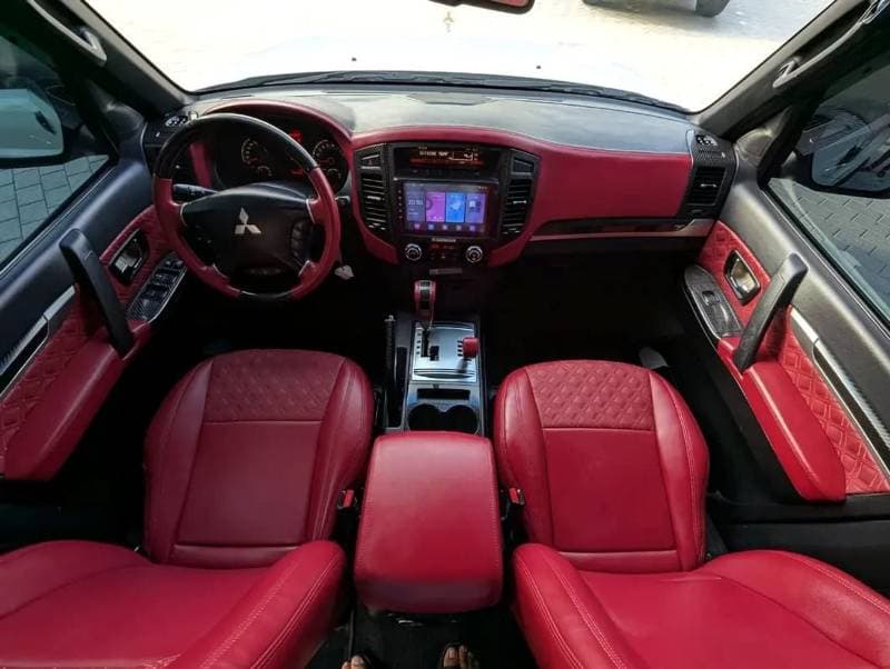 2020 Mitsubishi Pajero thumbnail 3