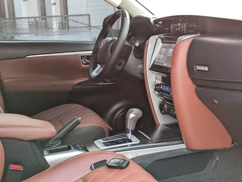 2017 Toyota Fortuner EXR thumbnail 4
