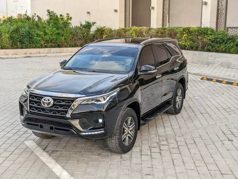 2017 Toyota Fortuner EXR thumbnail 2