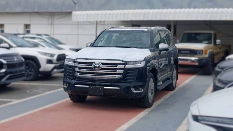 2026 Toyota Land Cruiser VXR thumbnail 2