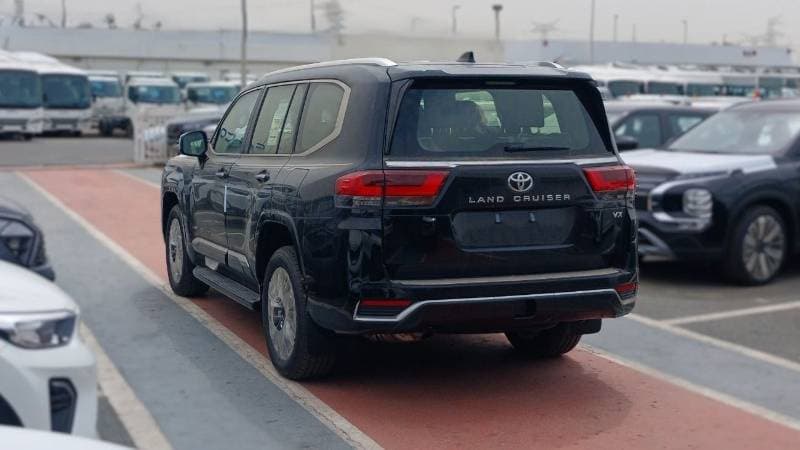 2026 Toyota Land Cruiser VXR thumbnail 3