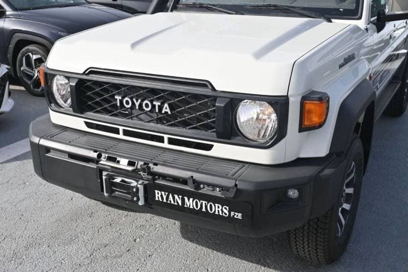 2025 Toyota Land Cruiser Pick Up thumbnail 2