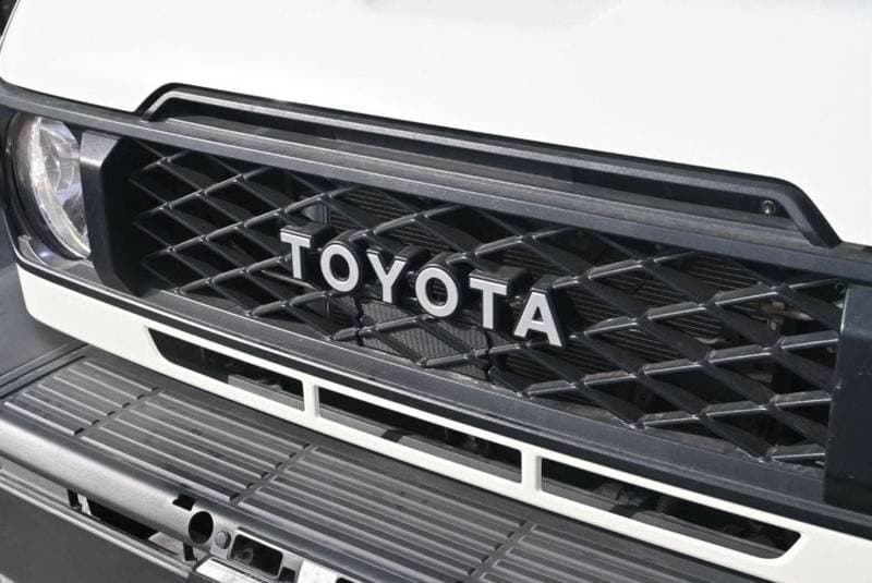 2025 Toyota Land Cruiser Pick Up thumbnail 3