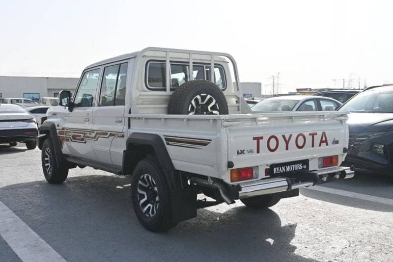2025 Toyota Land Cruiser Pick Up thumbnail 6