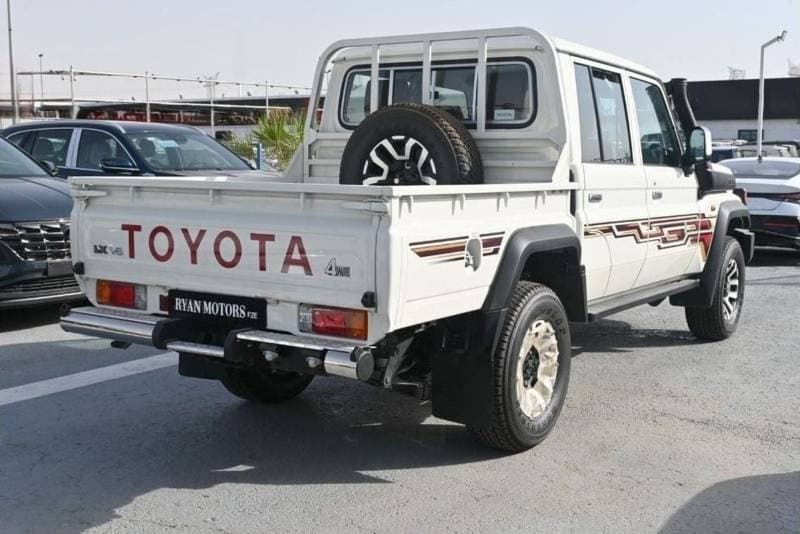 2025 Toyota Land Cruiser Pick Up thumbnail 8