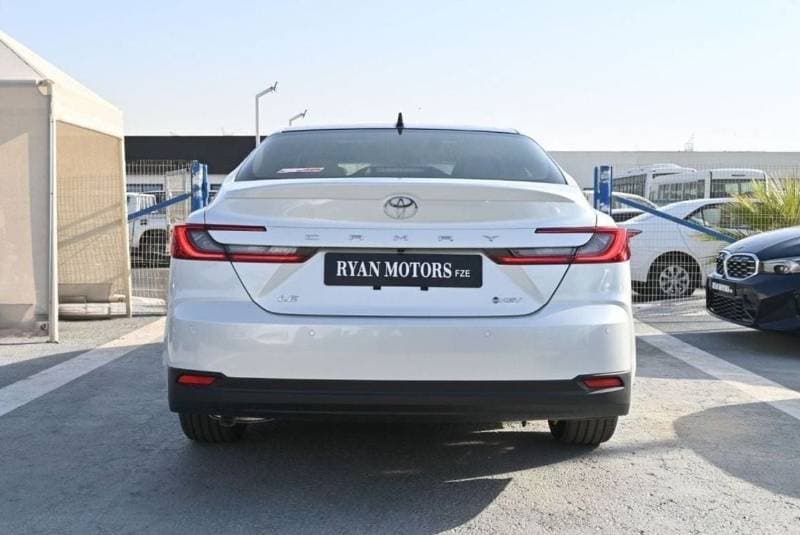 2025 Toyota Camry LE HEV thumbnail 5